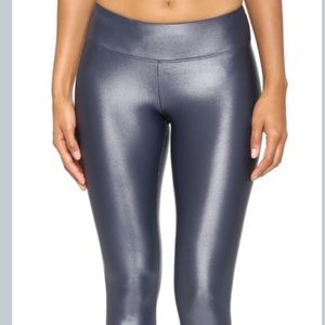 Kora Lustrous Medium in Grey